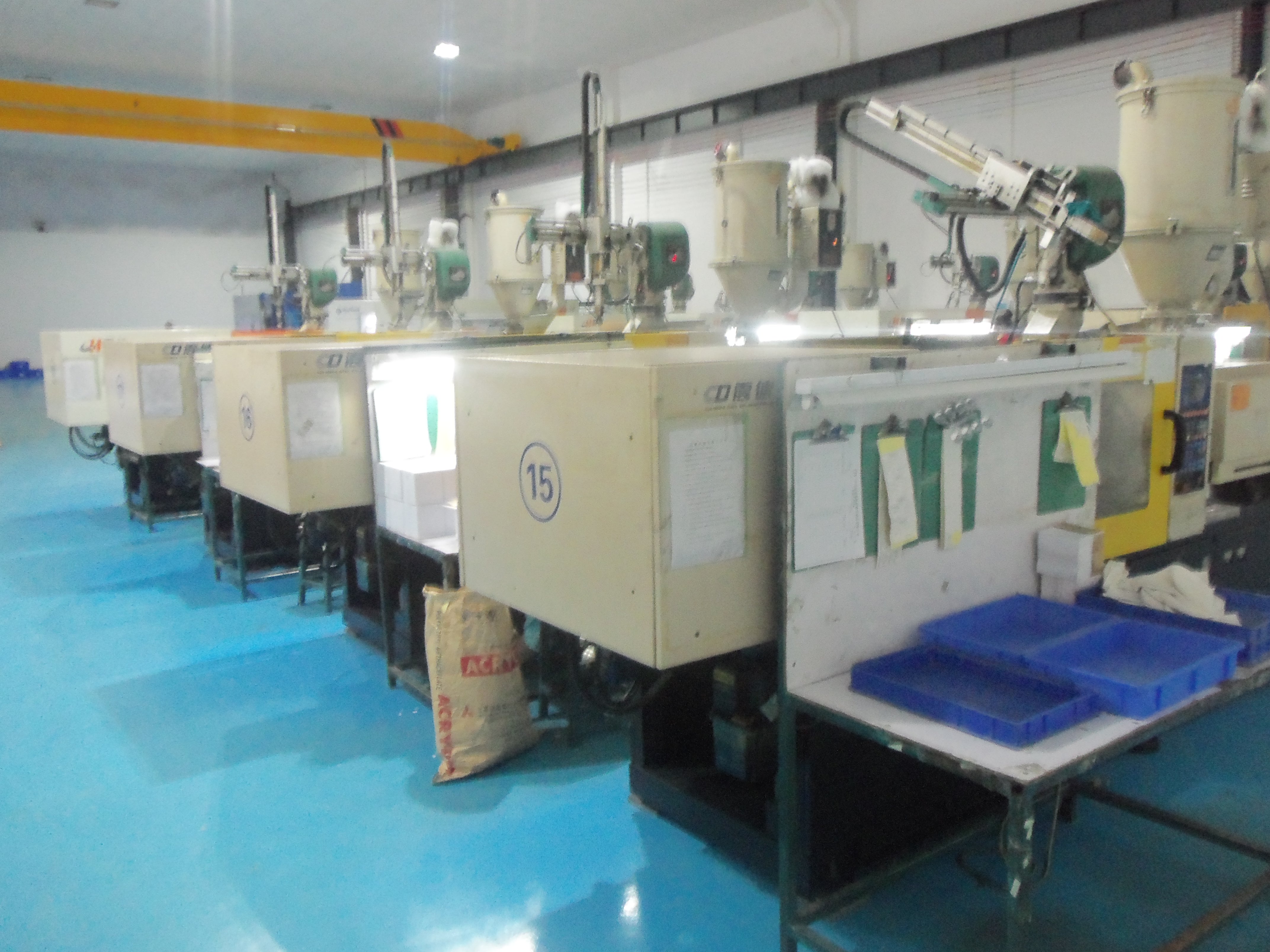 旭錦塑膠模具有限公司，注塑模具車間